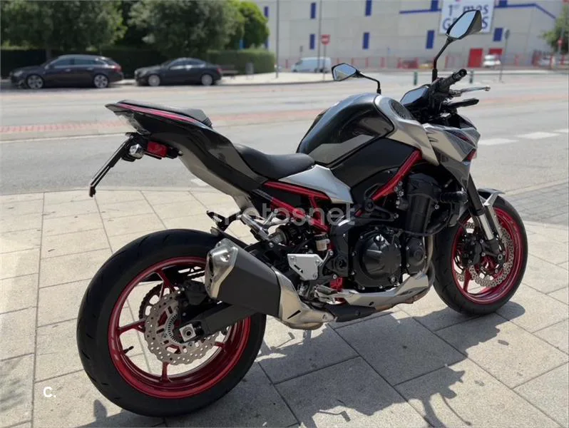 Kawasaki Z900 – Vista 12