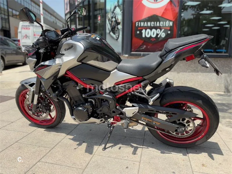 Kawasaki Z900 – Vista 13