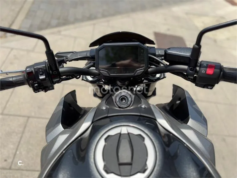 Kawasaki Z900 – Vista 16