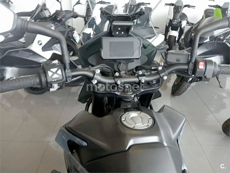 KTM 890 – Vista 4