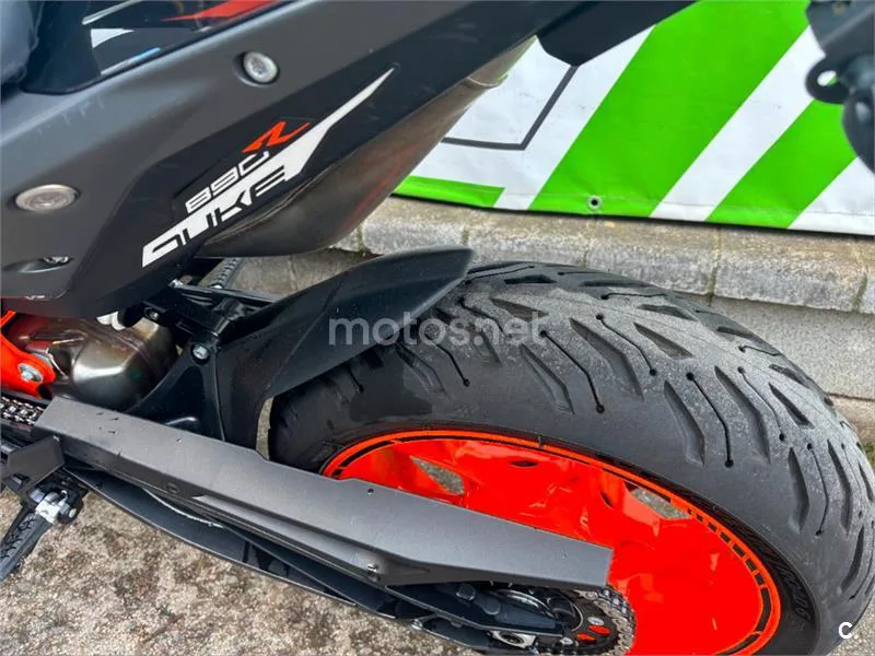KTM 890 – Vista 3