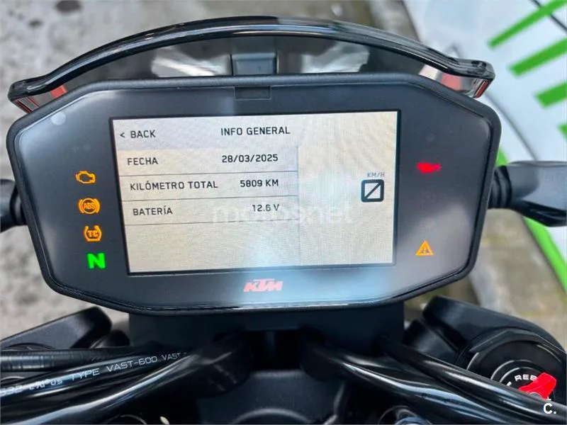 KTM 890 – Vista 4