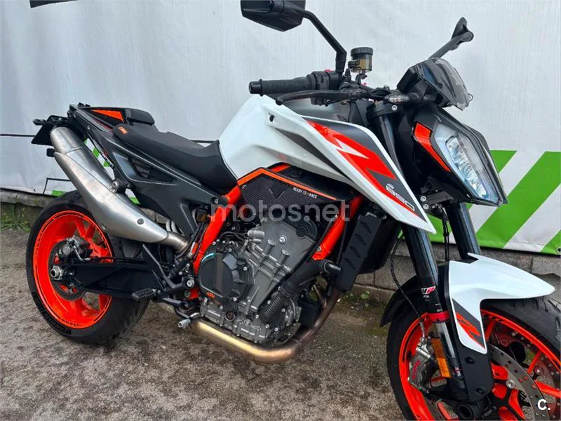 KTM 890 – Vista 8