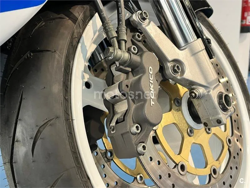 Suzuki GSX-R750 – Vista 11