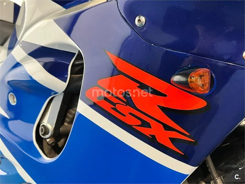Suzuki GSX-R750 – Vista 13
