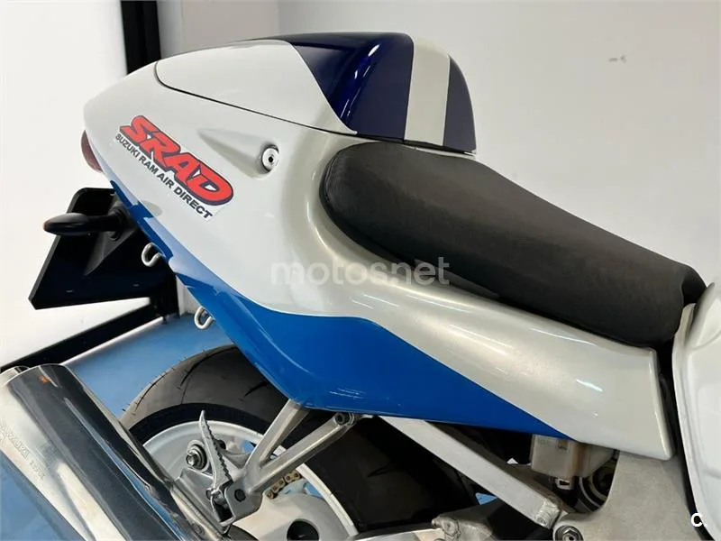 Suzuki GSX-R750 – Vista 15