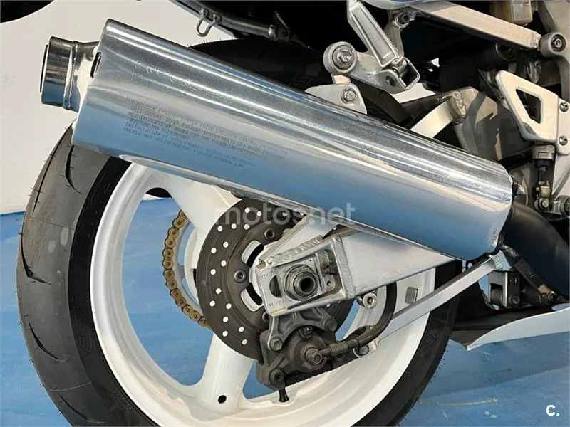 Suzuki GSX-R750 – Vista 17