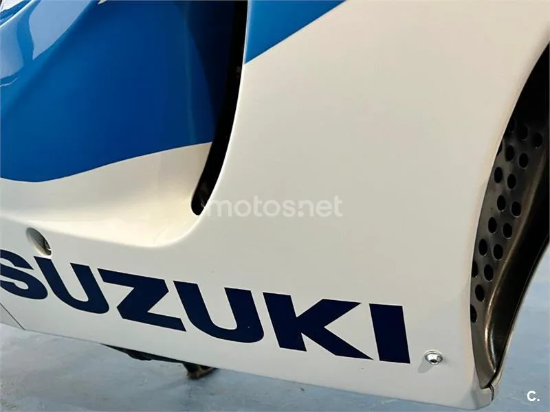 Suzuki GSX-R750 – Vista 18