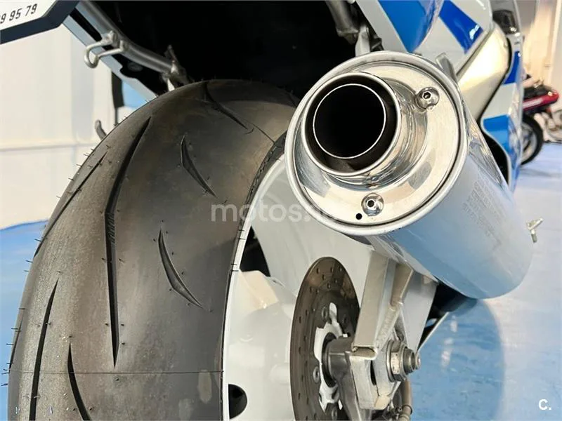 Suzuki GSX-R750 – Vista 19