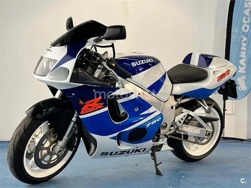 Suzuki GSX-R750 – Vista 3