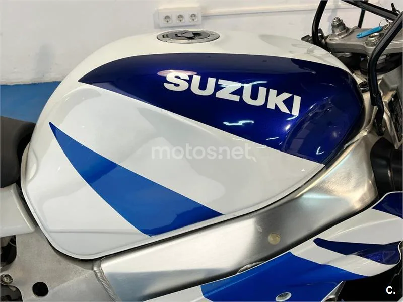 Suzuki GSX-R750 – Vista 23