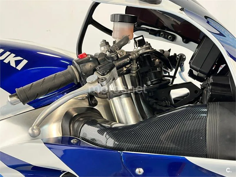 Suzuki GSX-R750 – Vista 24