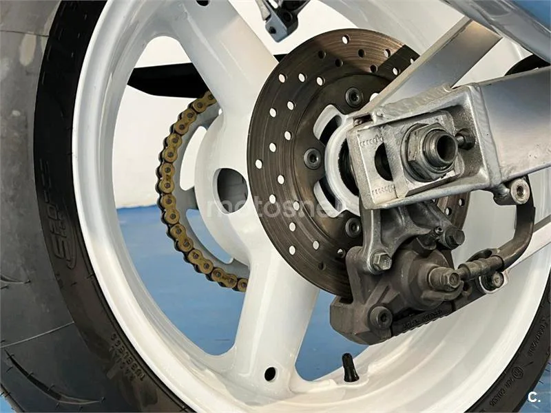 Suzuki GSX-R750 – Vista 25