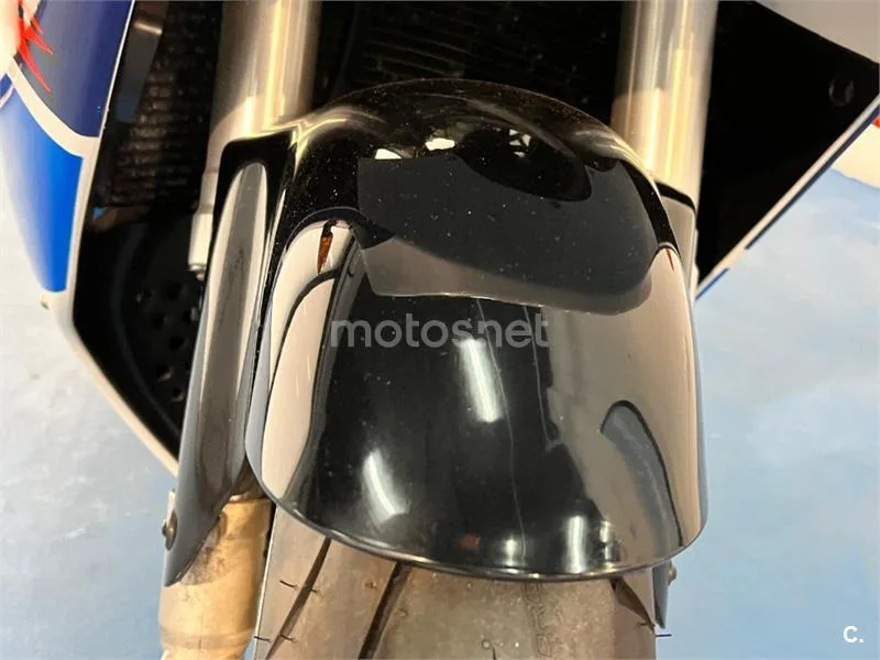 Suzuki GSX-R750 – Vista 27