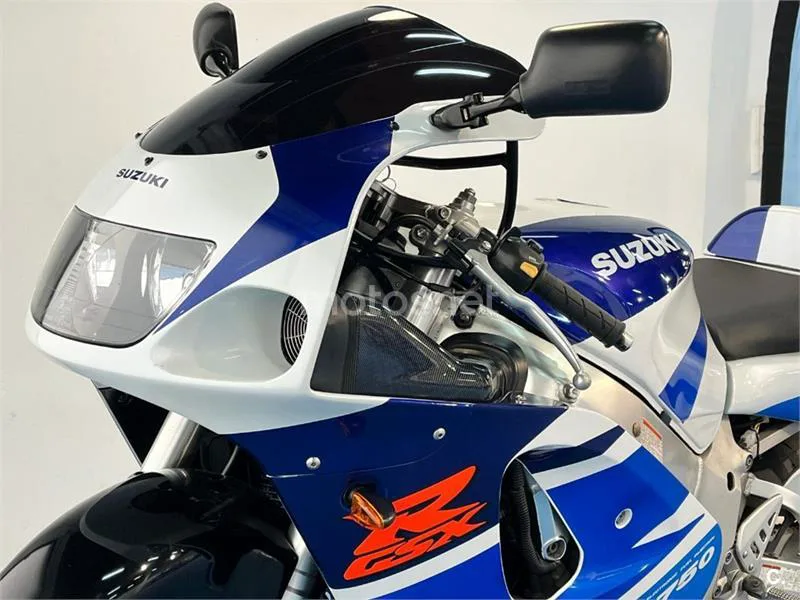 Suzuki GSX-R750 – Vista 28