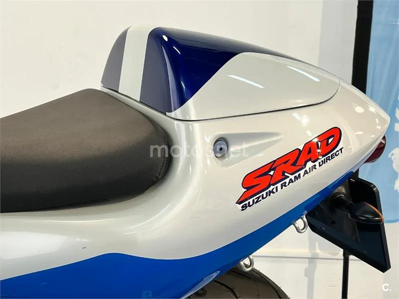 Suzuki GSX-R750 – Vista 35
