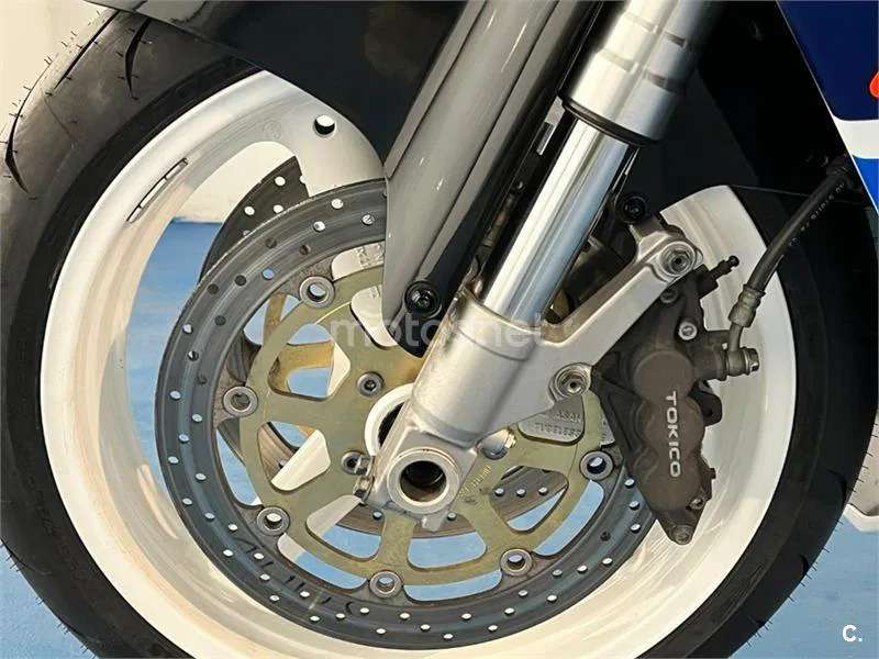 Suzuki GSX-R750 – Vista 36