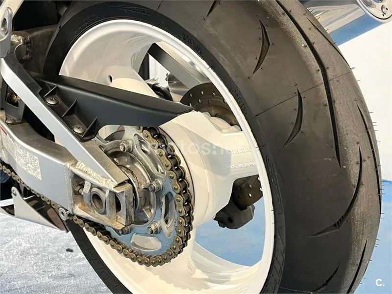 Suzuki GSX-R750 – Vista 38