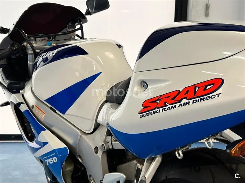 Suzuki GSX-R750 – Vista 39