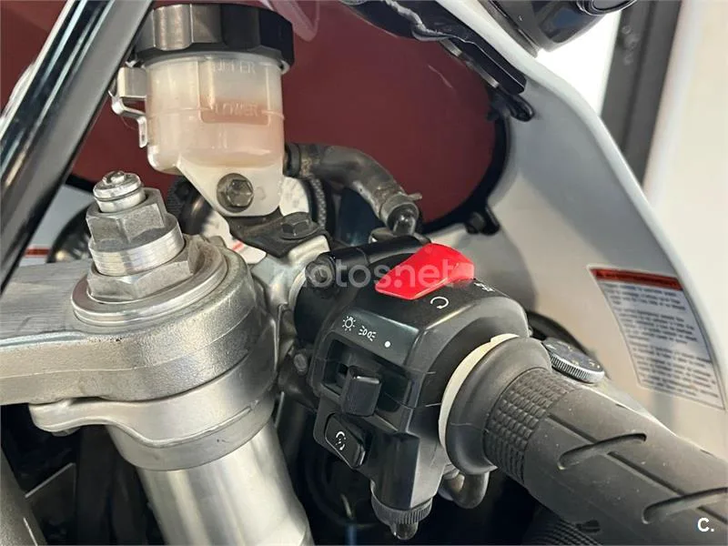 Suzuki GSX-R750 – Vista 43