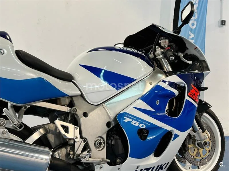 Suzuki GSX-R750 – Vista 46