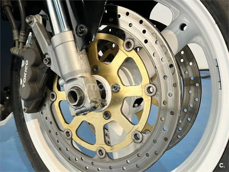 Suzuki GSX-R750 – Vista 9
