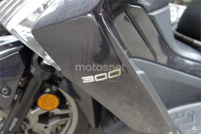 Kymco Grand Dink 300 – Vista 12