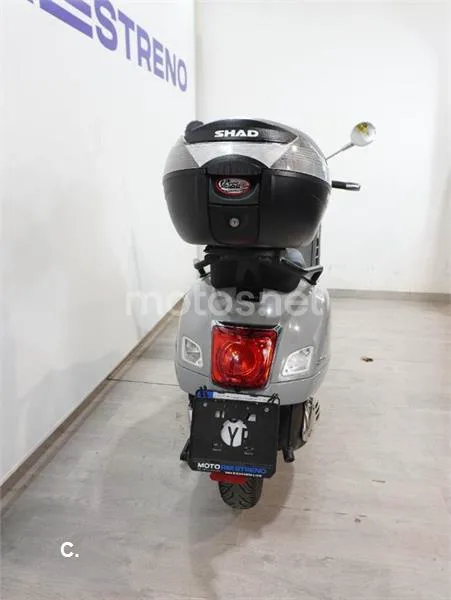 Vespa GTS Super 300 – Vista 8
