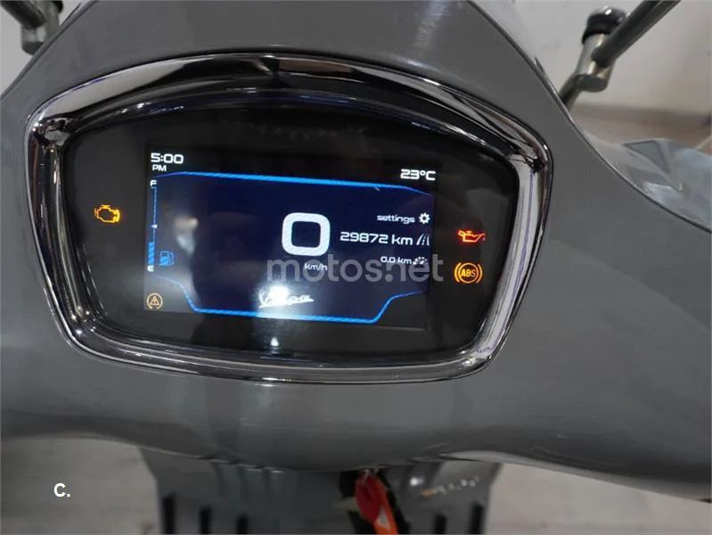 Vespa GTS Super 300 – Vista 9