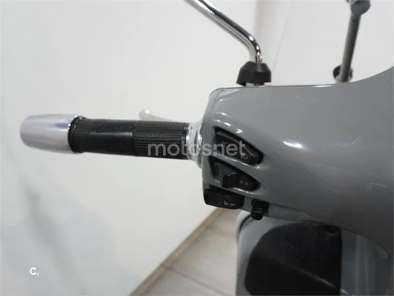 Vespa GTS Super 300 – Vista 10