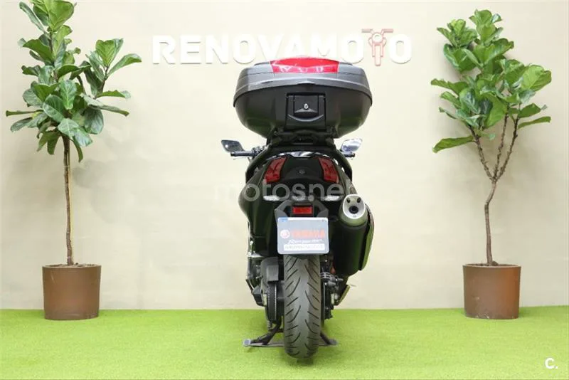 Yamaha TMAX – Vista 3