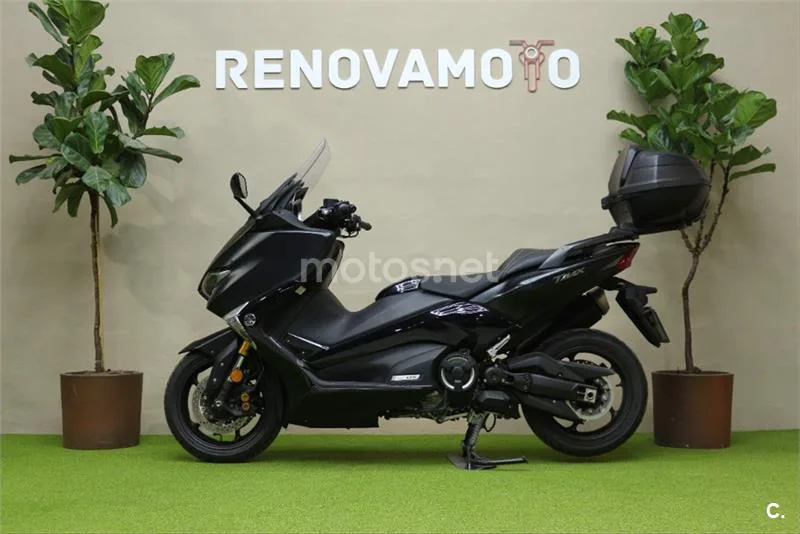Yamaha TMAX – Vista 4