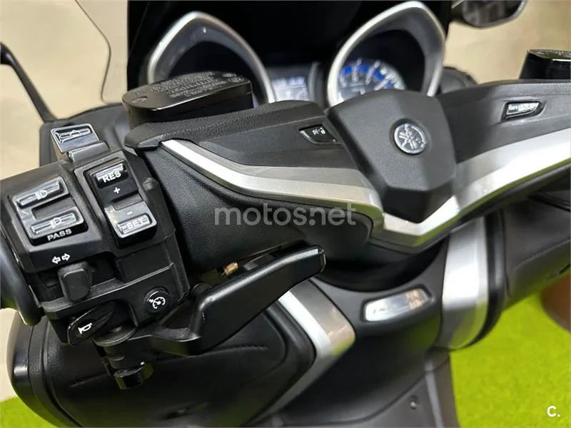 Yamaha TMAX – Vista 8
