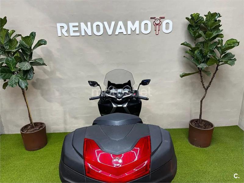 Yamaha TMAX – Vista 9