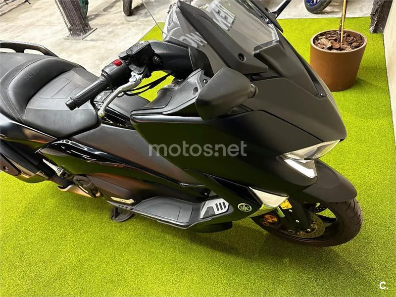Yamaha TMAX – Vista 10