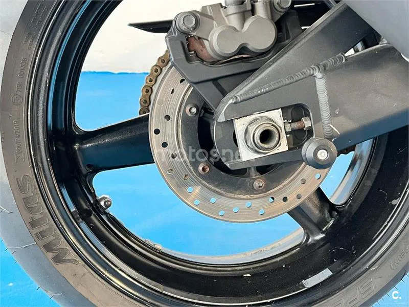 Yamaha R1 – Vista 14