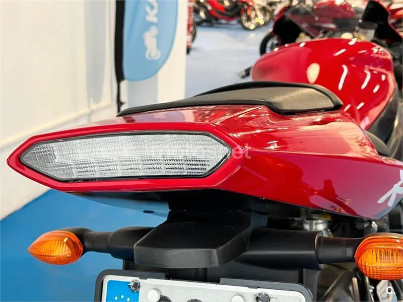 Yamaha R1 – Vista 16