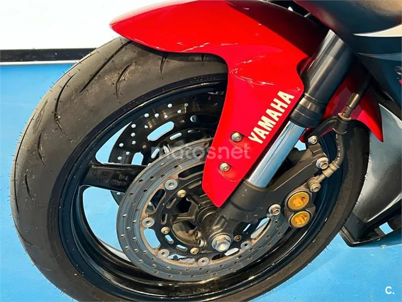 Yamaha R1 – Vista 22