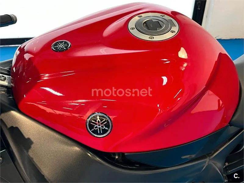 Yamaha R1 – Vista 25