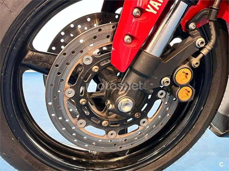 Yamaha R1 – Vista 33