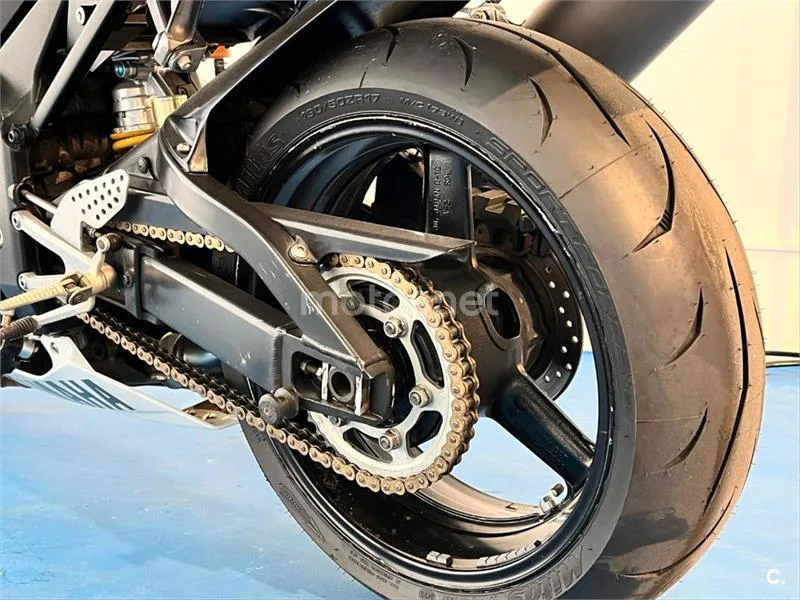 Yamaha R1 – Vista 37