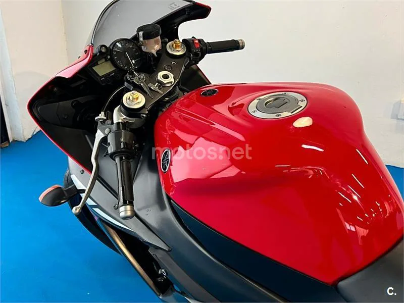 Yamaha R1 – Vista 40