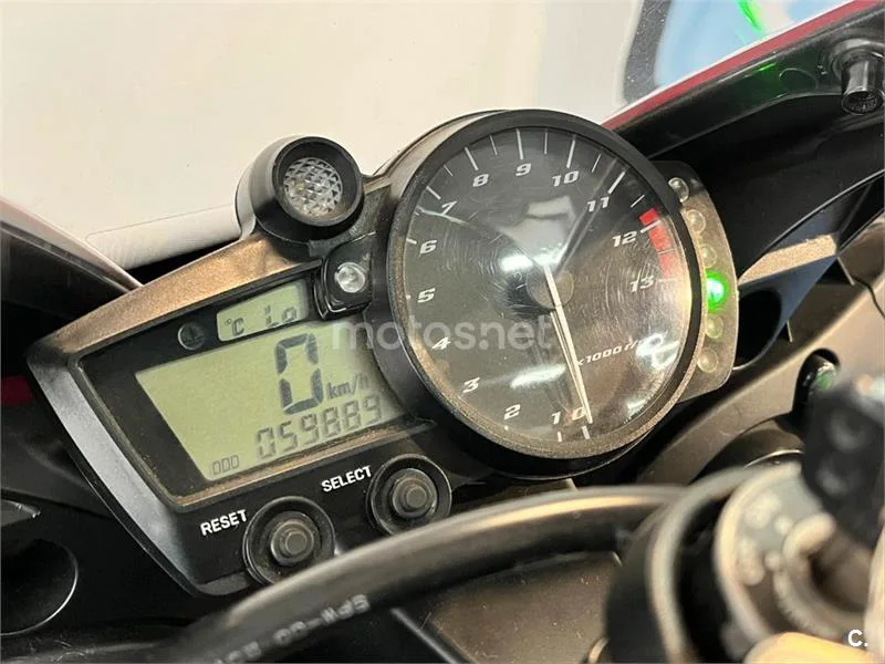 Yamaha R1 – Vista 42