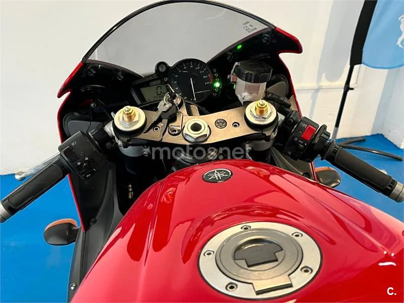 Yamaha R1 – Vista 43