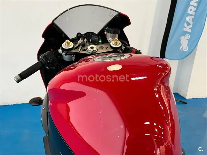 Yamaha R1 – Vista 44