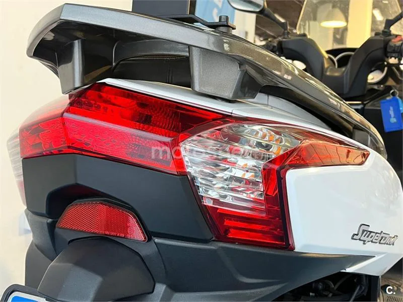 Kymco Super Dink 300 – Vista 15