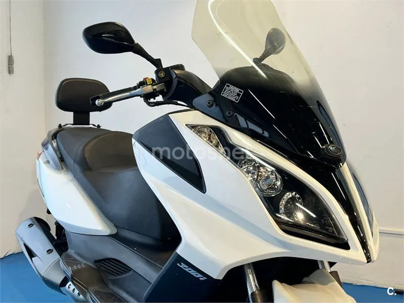 Kymco Super Dink 300 – Vista 20