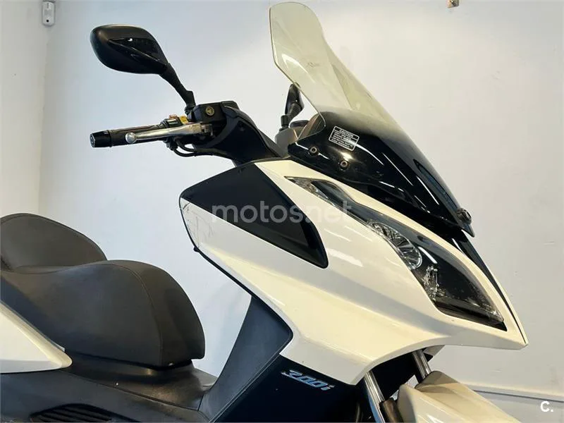 Kymco Super Dink 300 – Vista 3