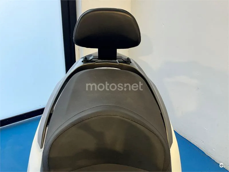 Kymco Super Dink 300 – Vista 23