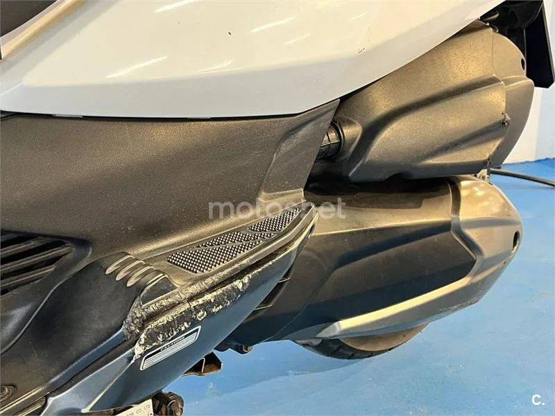 Kymco Super Dink 300 – Vista 25